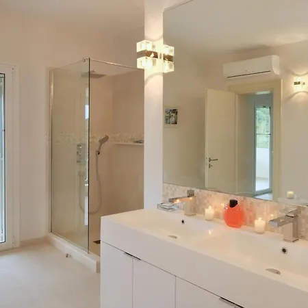 Christianna Villa *